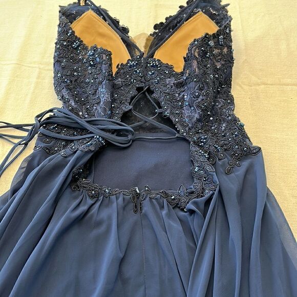 Faviana v- neck chiffon sequined evening dress size 14 - Picture 9 of 10